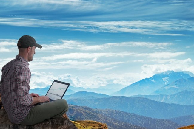Travelers of the 21st century: digital nomads